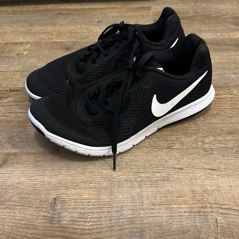 Nike sneakers size 7.5